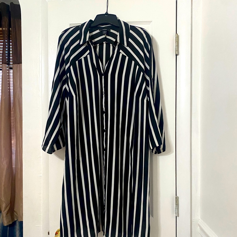 Beautiful black and white striped dress￼